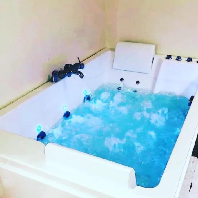 L'Atelier Des Reves Un Moment Magique Spa Prive Бон Екстериор снимка